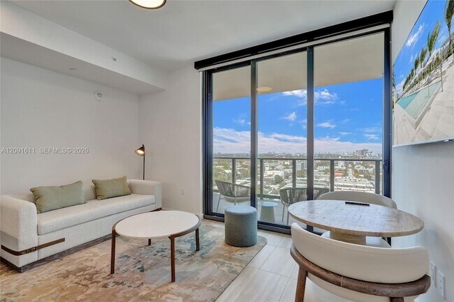 580 72nd St Unit 813