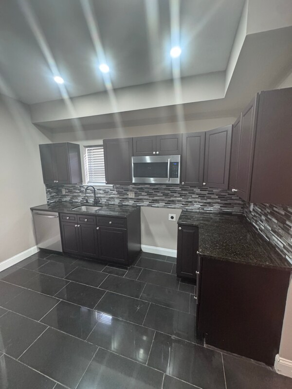 Photo - 1740 Edgley St