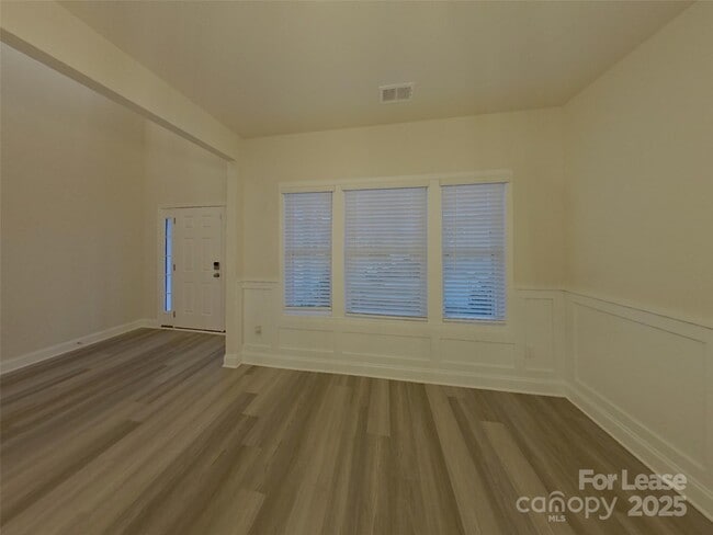 Photo - 137 Queenshall Rd