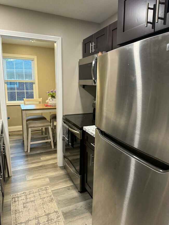 Photo - 110 W Front St