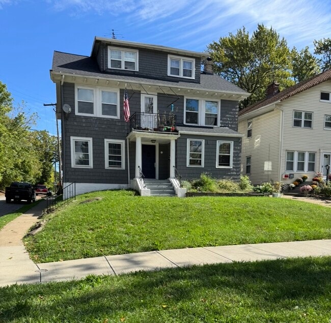 Photo - 1335 West Blvd Unit 2