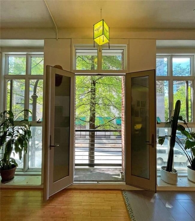 Photo - 123 Luckie St NW