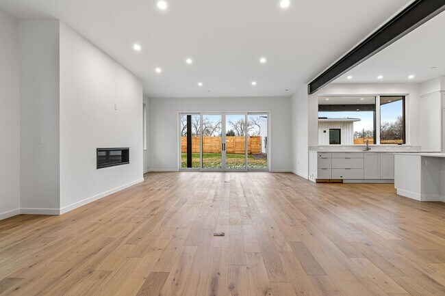 Photo - 2155 Vine Ave