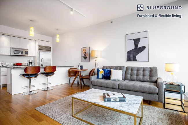 Photo - 550 W 54th St Unidad FL26-ID359