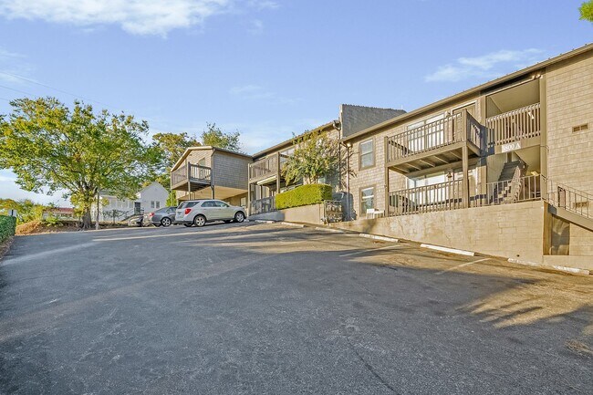 5th Avenue Apartments