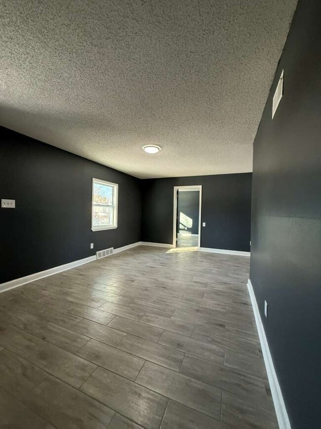 Photo - 1266 Russwood Rd