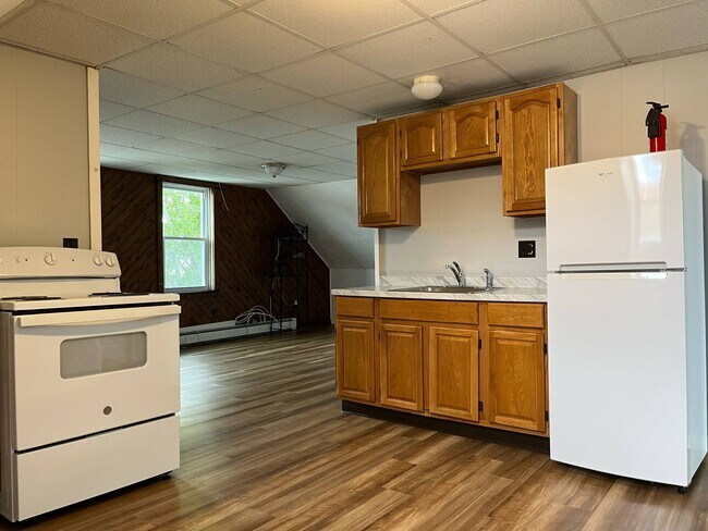 Kitchen - 658 Central Ave