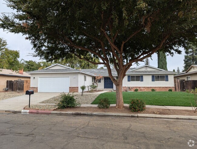 Building Photo - Large and updated 5 bedroom 4 bathroom hom... Rental