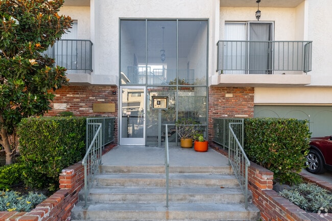 Photo - 11520 Menlo Ave