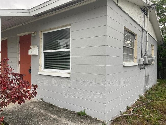 Photo - 843 Union St S Unit #D