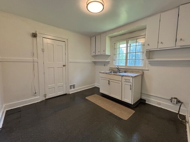 Photo - 218 Spencer St