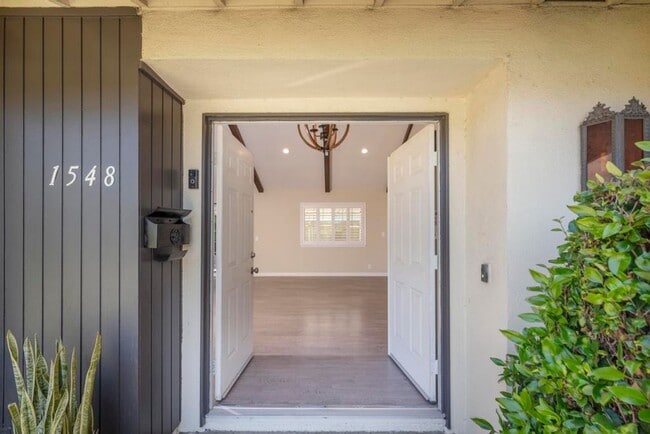 Photo - **Remodeled** spacious 5 bedroom home!!!