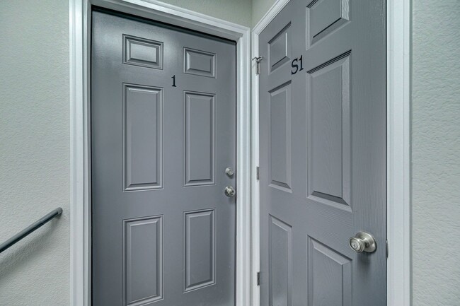 Photo - 1495 Manitou Blvd Unidad 1495 Manitou Blvd #1 — Upper