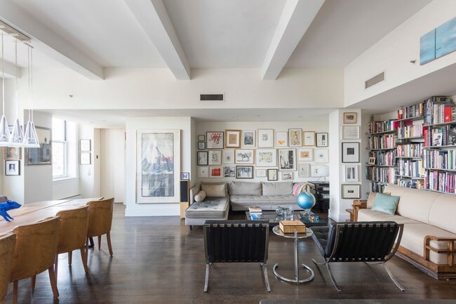 Photo - 161 Grand St