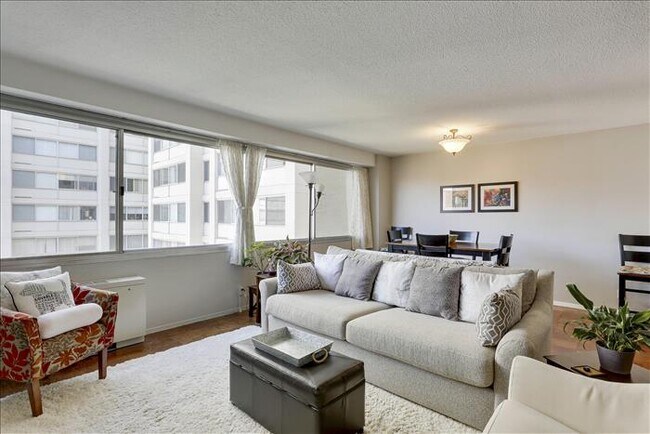 Living Room - 4515 Willard Ave Unidad 1614S