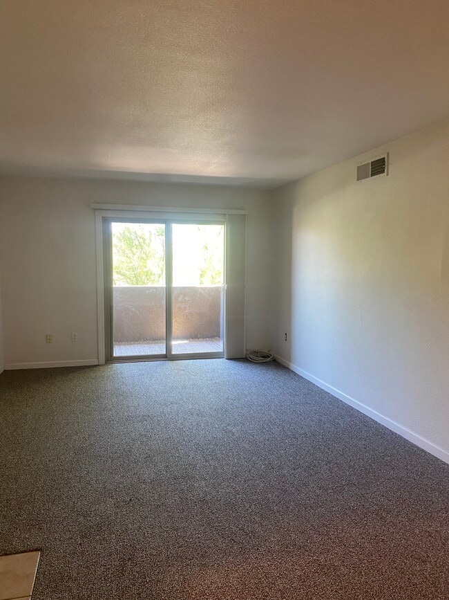 Spacious, open living area. South-facing patio. - 5877 N Granite Reef Rd Unit 2222