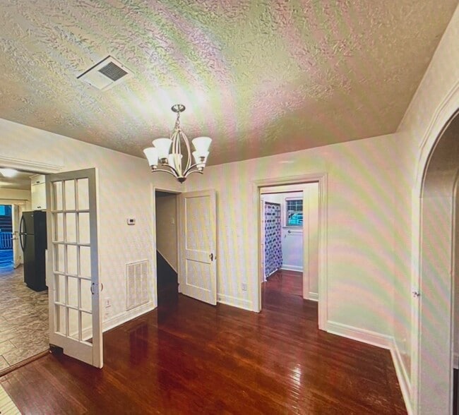 Photo - 212 W Hunnicutt Ave