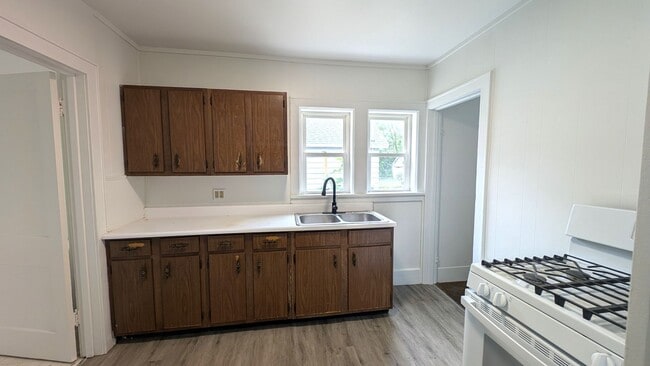 Photo - 2700 Baker St