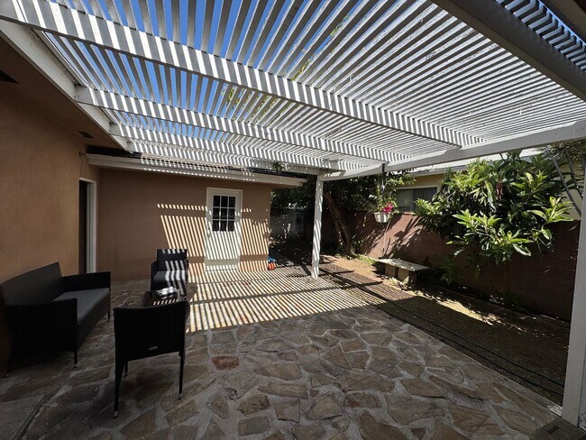 Photo - 3Bd 2Ba House in Hawthorne w/backyard 2 car garage