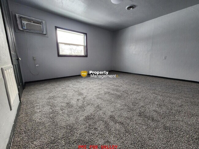 Photo - Large 1-Bedroom Duplex in Neenah - Perfect... Unidad B