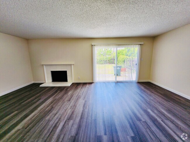 Building Photo - Newly Remodeled 3-Bedroom, 2-Bathroom Home...