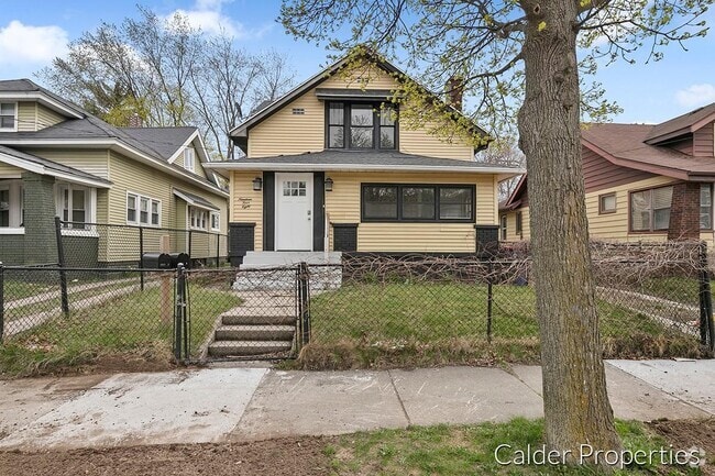 Building Photo - 1948 Collins Ave SE Rental