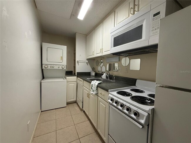 Photo - 2490 SW 14th Dr Unit 14