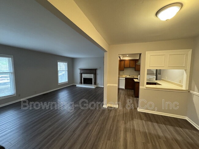 Photo - 5025 Hillsboro Dr