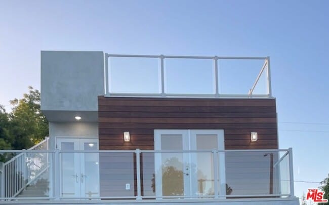 Building Photo - 245 Windward Ave