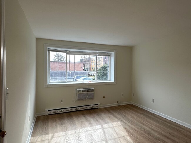 Large, updated 2 bedroom near the Green Li... - Large, updated 2 bedroom near the Green Li... Casa