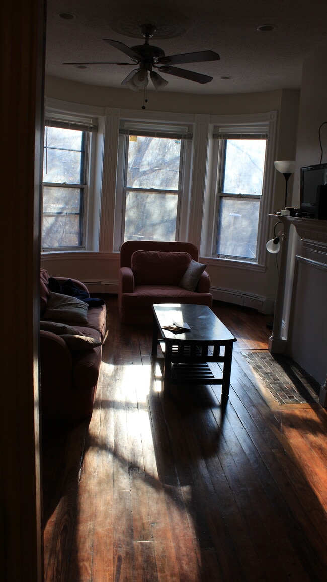 Building Photo - 127 Cedar St Unit 2