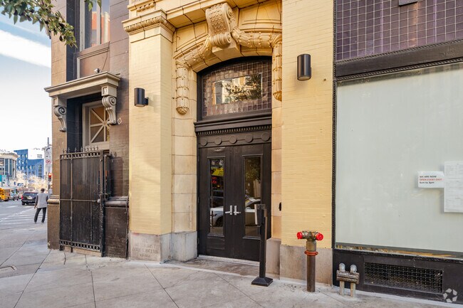 Entrada - The Book Concern Lofts