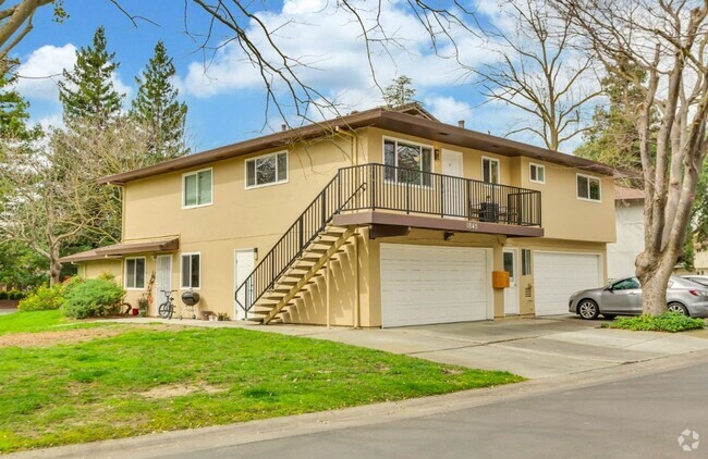 Building Photo - Two bedroom Unit 4 Rental