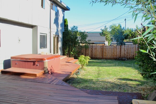 Patio interior - 10249 33rd Ave sw Unidad 33rd Ave