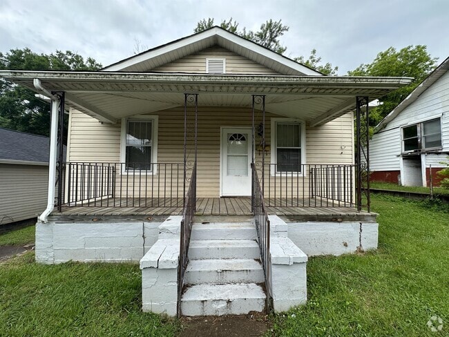 Building Photo - 824 Riverview St Rental