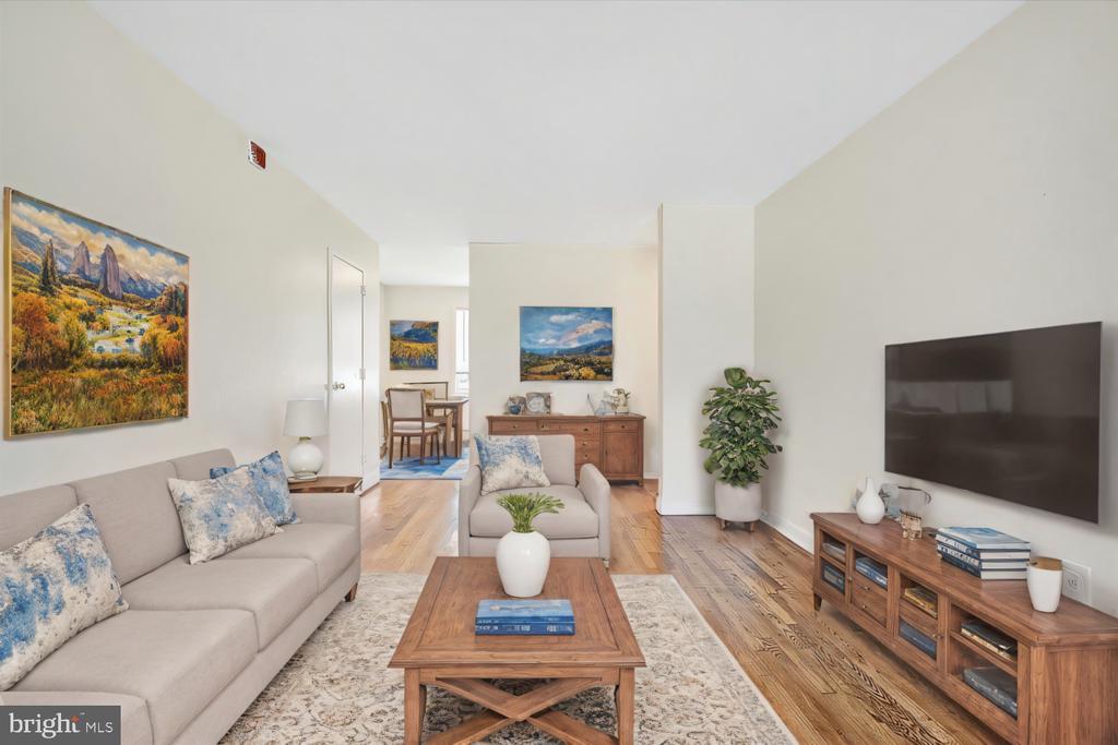 Photo - 8113 Lyons Ave Unidad B