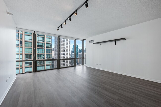2 E Erie St