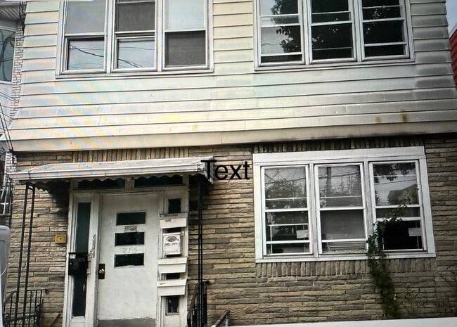 Building Photo - 215 Liberty Ave Unit 2 Rental
