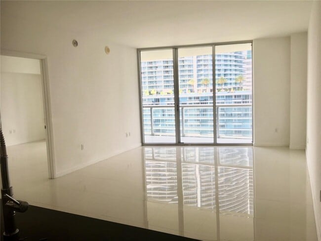 Photo - 475 Brickell Ave Unit 1614