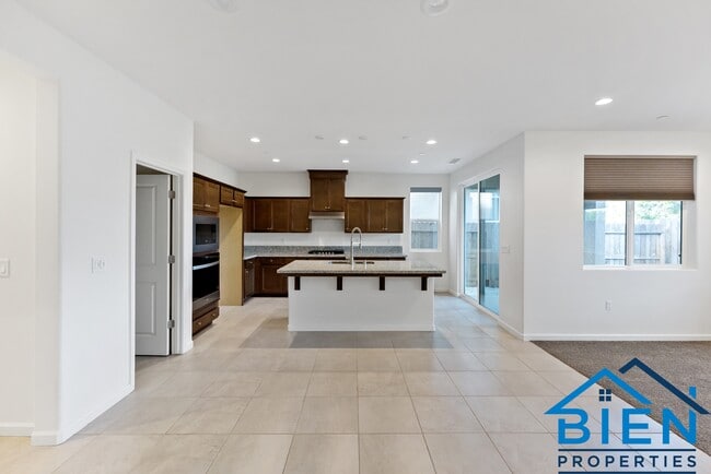 Photo - 1227 Las Rosas Ave