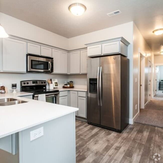 Building Photo - Beautiful 3 Bd, 2 Ba Condo with Garage Par...