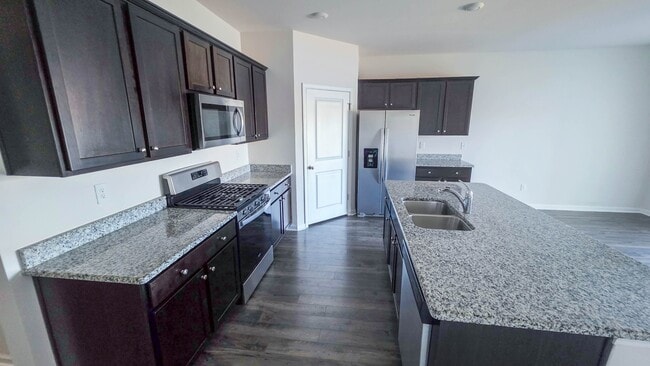 Building Photo - 3565 Bells Lk Cir