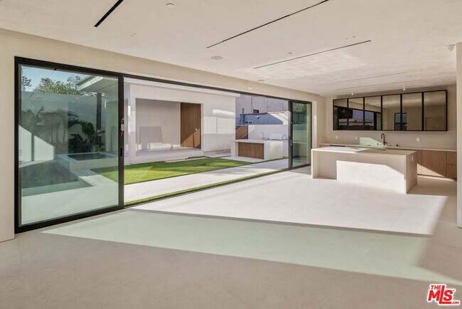 Photo - 441 Croft Ave