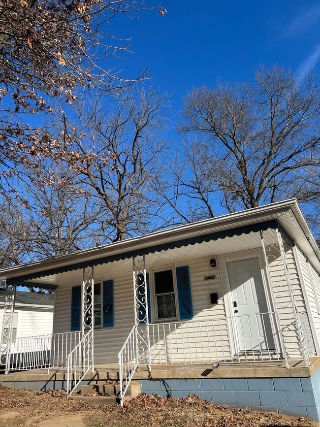 Building Photo - $1,410 / month