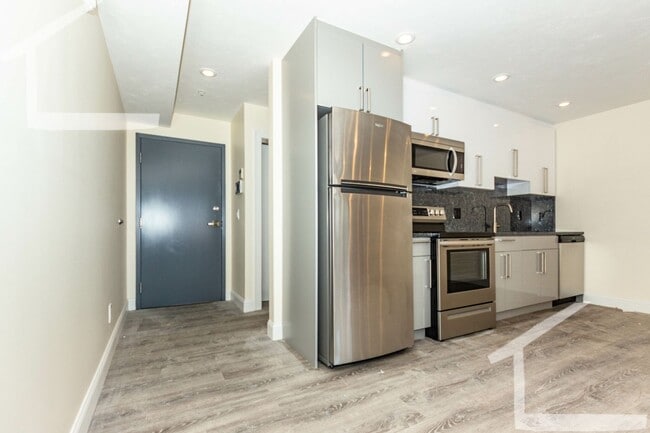 Photo - huge 950 sqf Studio unit in Brookline rent $2900 on 9/1