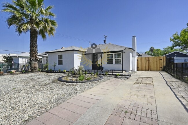 Photo - 1584 N Carruth Ave