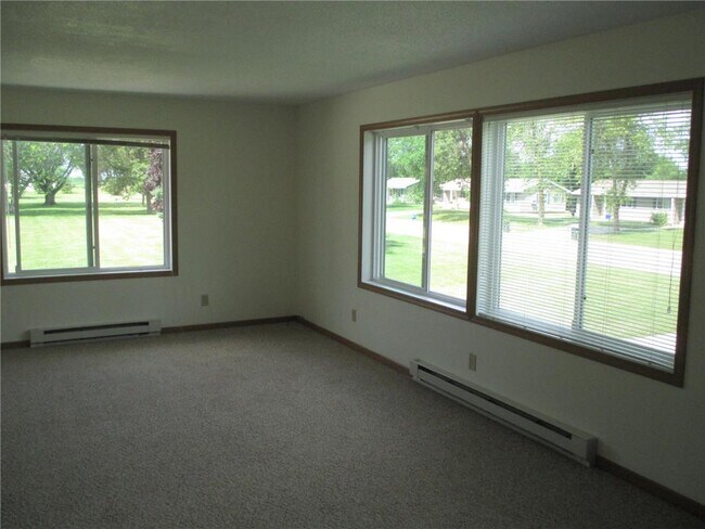 Photo - 311 5th St S