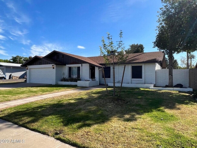 Building Photo - 8121 N 16th Dr