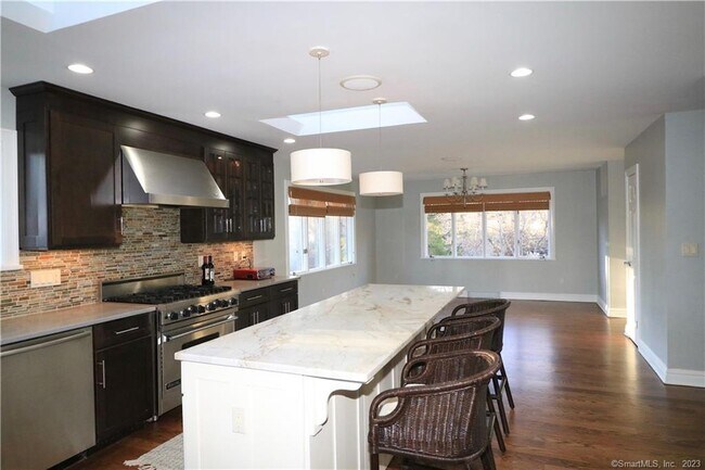 Photo - 950 Rock Rimmon Rd