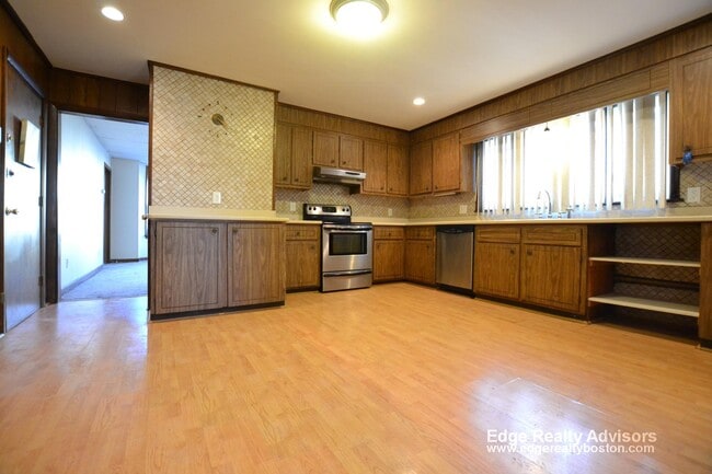 Building Photo - 285 Webster St Unit 2